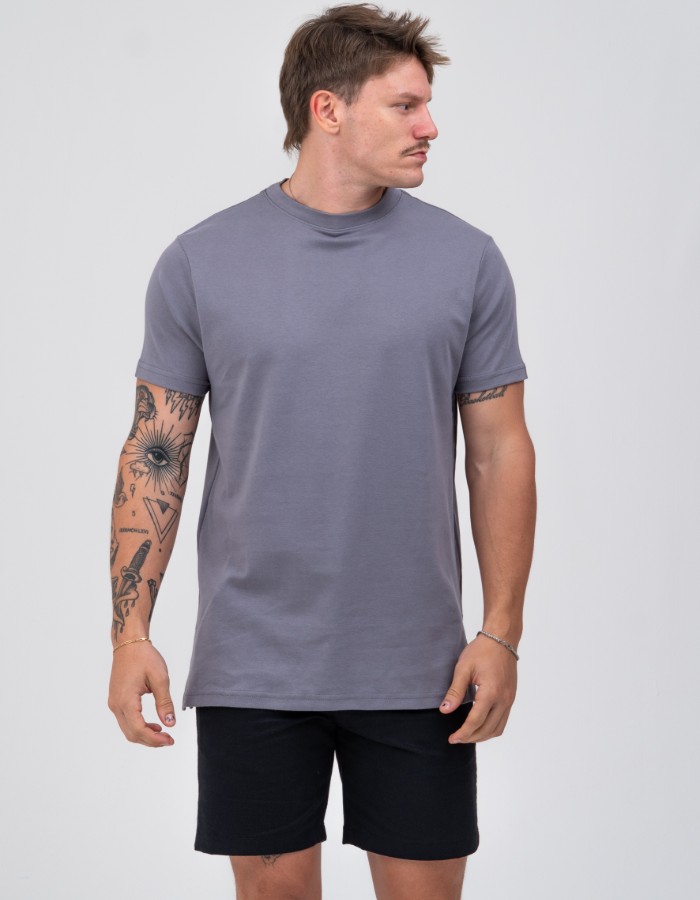 T SHIRT SUEDINE GOLA MÉDIA CINZA 
