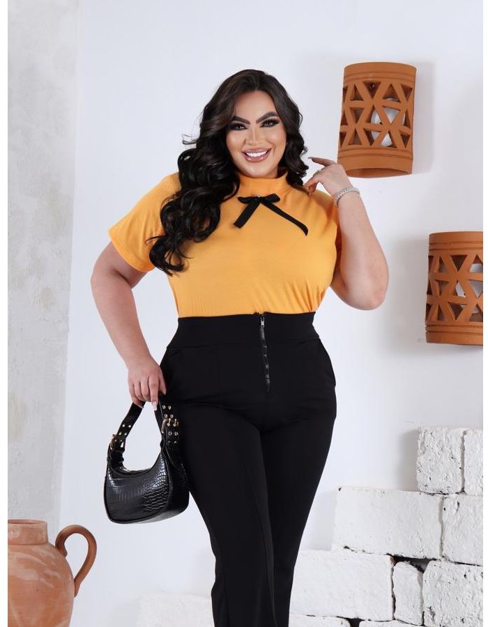 Bl. Gola alta c/ detalhe laço 