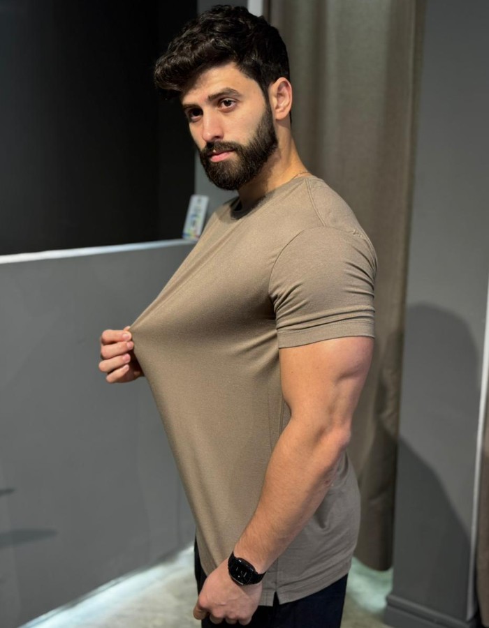 T SHIRT TECH BEGE ESCURO