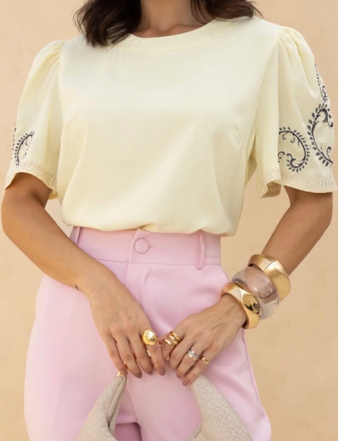 Blusa com detalhes bordado 