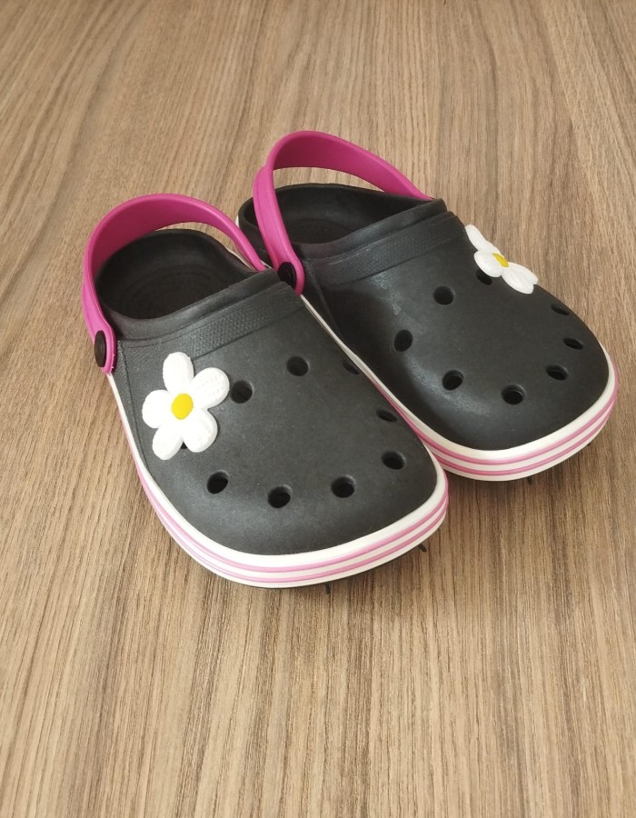 Crocs simples passo