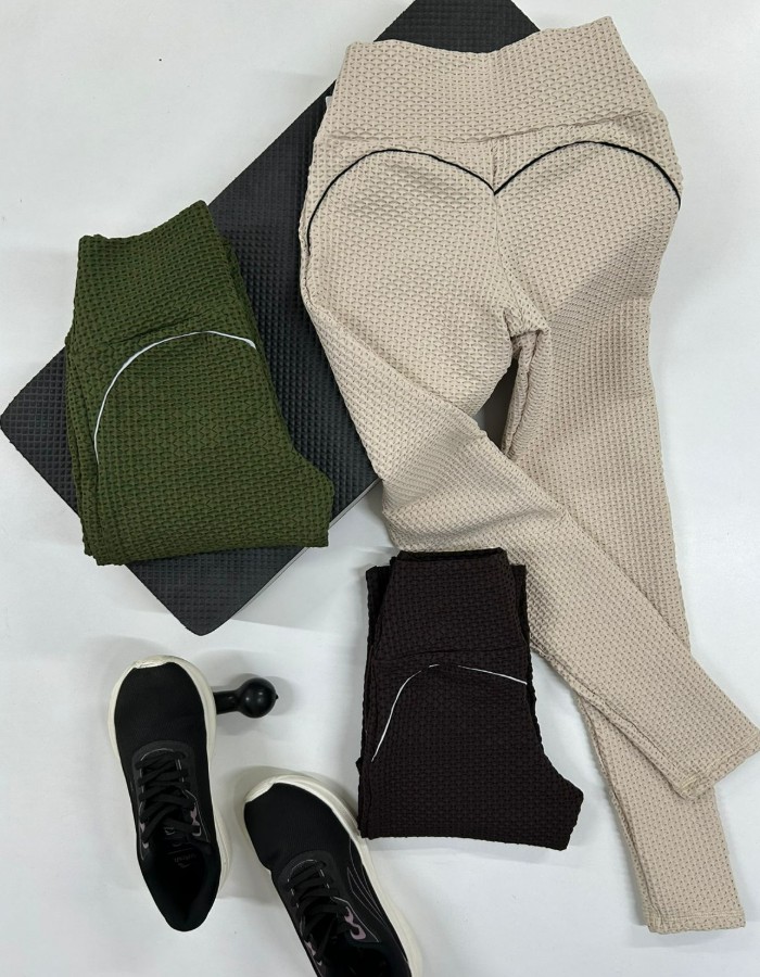 CALÇA FRIZO EM BROCADO