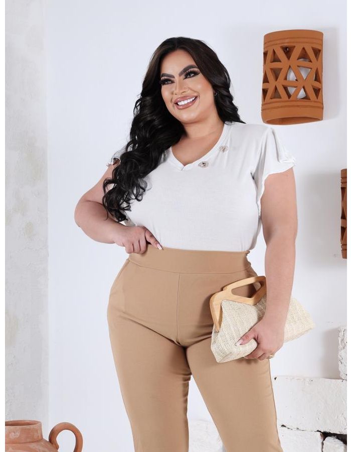 Bl. Manga soltinha c/ detalhe em broche