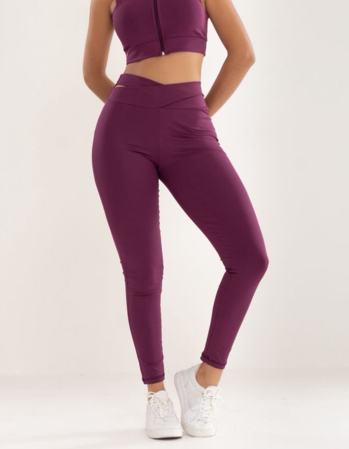 Calça detalhe no cós