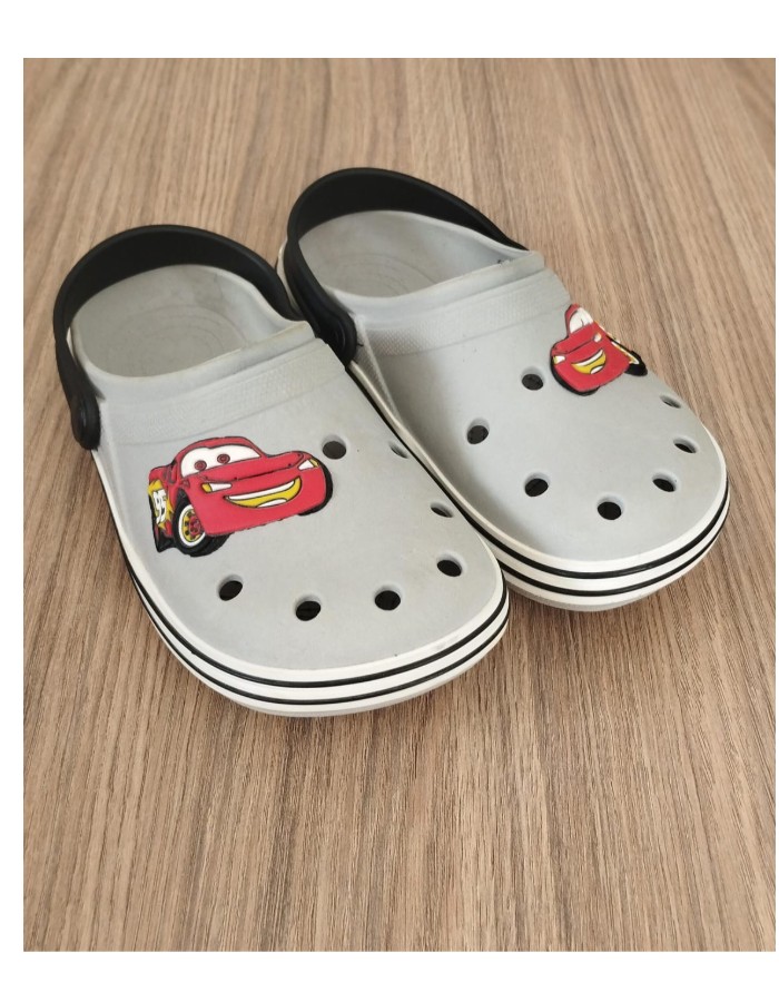 Crocs simples passo