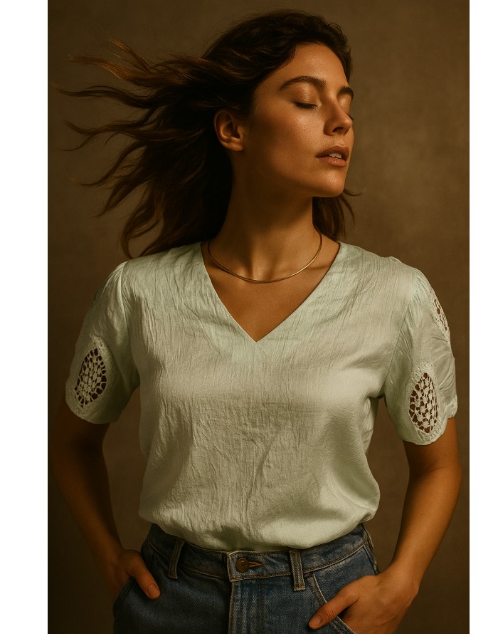 BLUSA TECIDO CREPE SEDA ACETINADO C\BORDADO NA MANGA