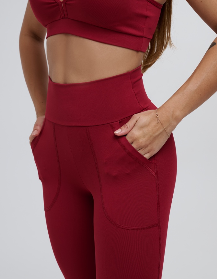 Calça lisa com bolso
