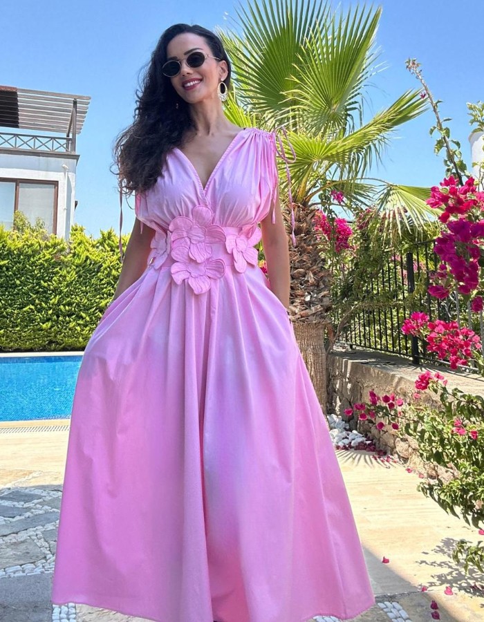 VESTIDO FLORES NA CINTURA