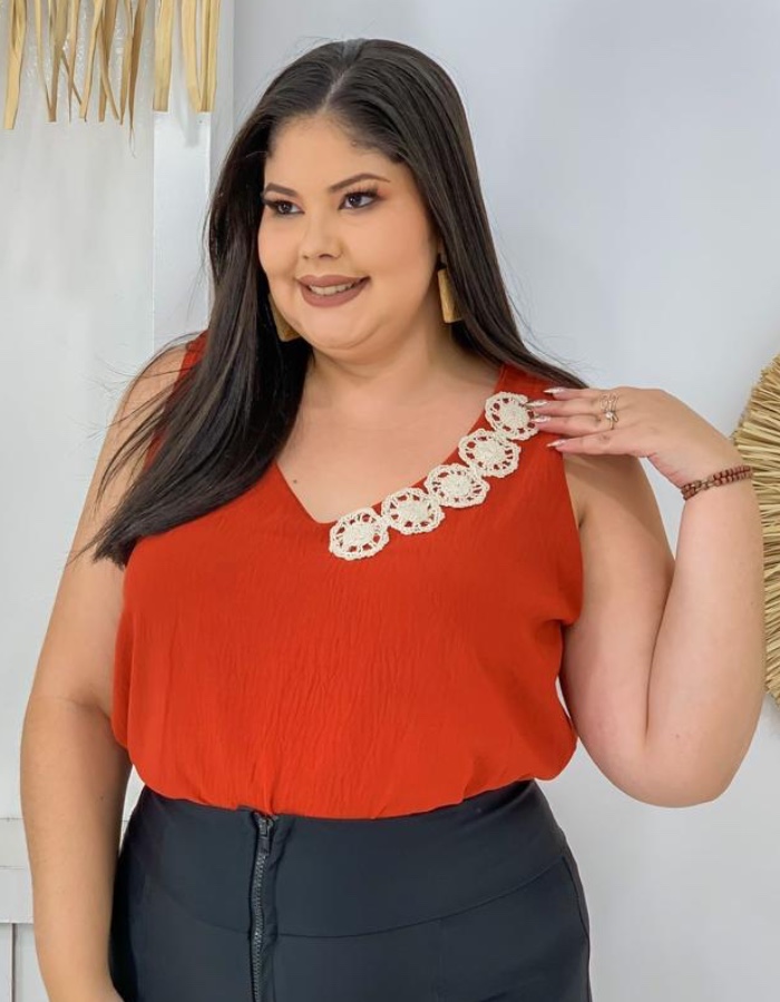 Camiseta detalhe crochê