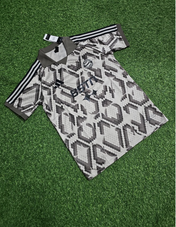 CAMISA ADIDAS x FC BAYERN X BSTN JERSEY ESPECIAL SNAKE