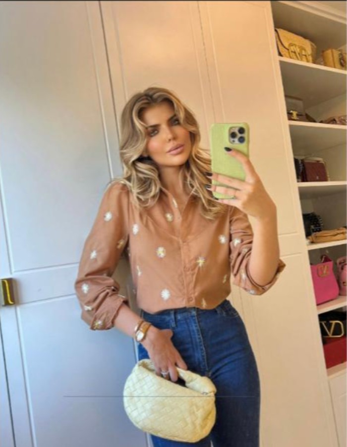 CAMISA DE BOTÃO COM BORDADO DE FLORES