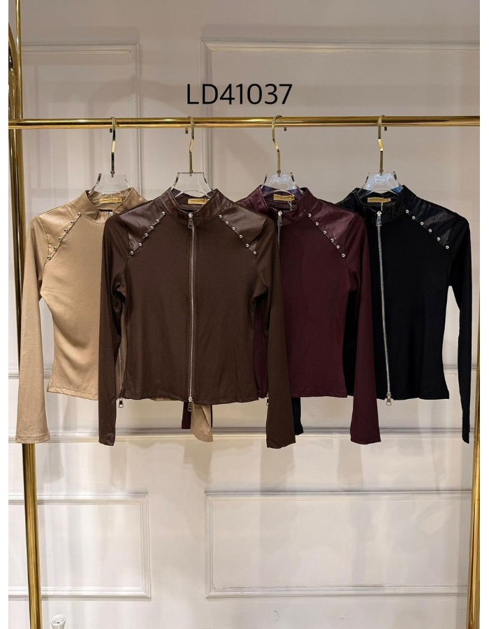 CASACO C/ DETALHE EM COURO (SINTETICO) E STRASS