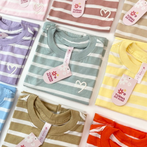 T-SHIRT TRADICIONAL LISTRADA MENINA