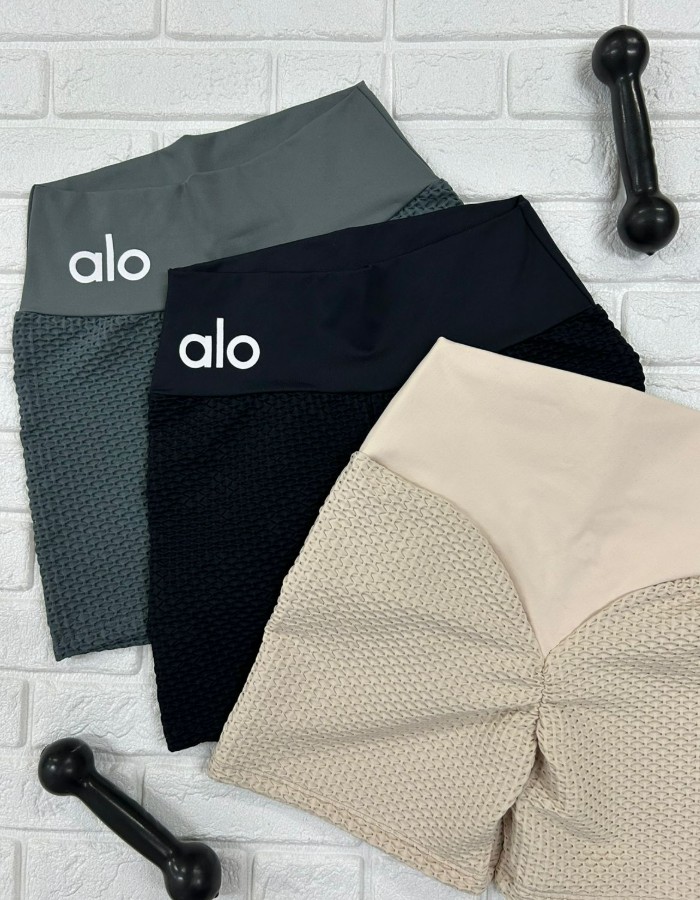 SHORT EMPINA BUMBUM ALO EM BROCADO