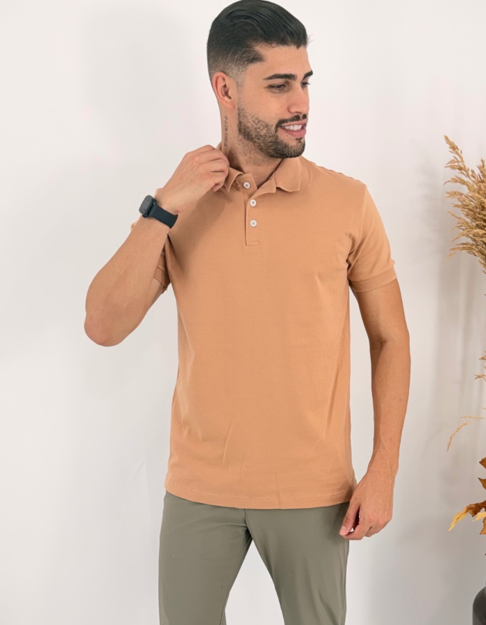 POLO SUEDINE COMFORT COM BOTÃO