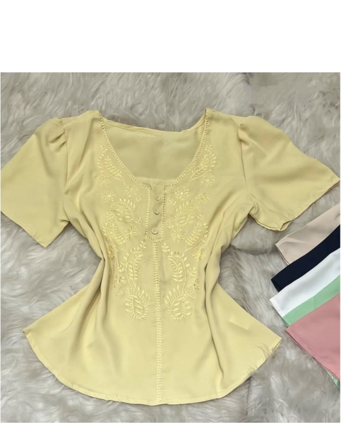 Blusa com detalhes bordado e botões 