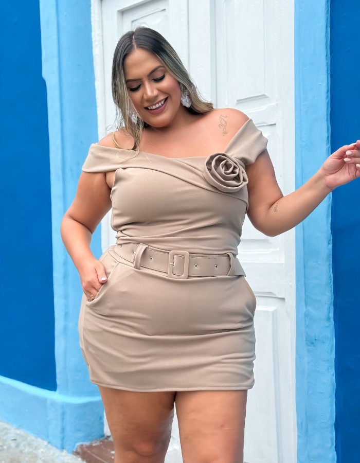 Cropped estilo ciganinha c/ detalhe em flor