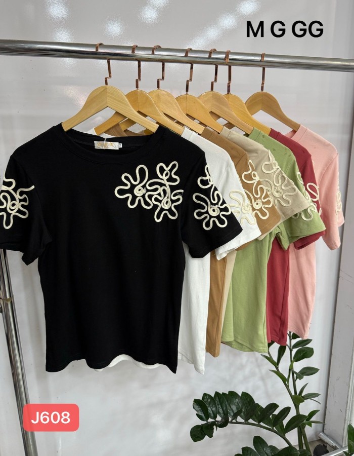 BLUSA DE ALGODÃO C/ELASTANO DETALHE BORDADO