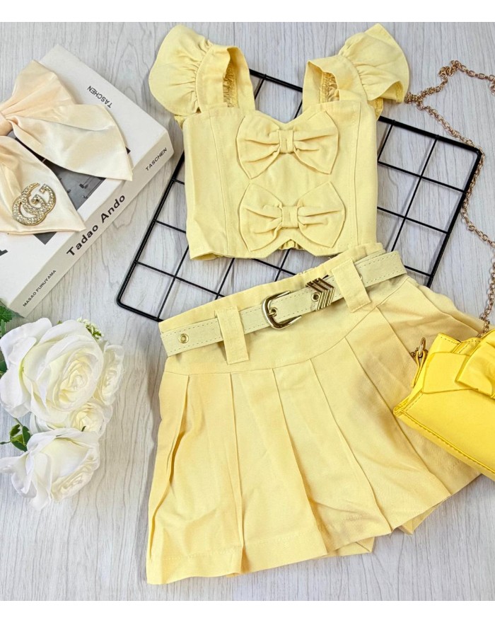 CONJUNTO SHORT SAIA DE PREGAS COM BLUSA DE LAÇO