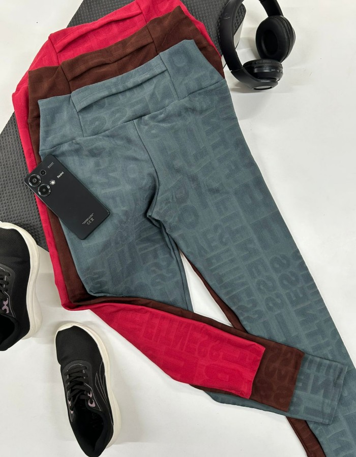 CALÇA BOLSO NO CÓS PLUS EM JAQUARD