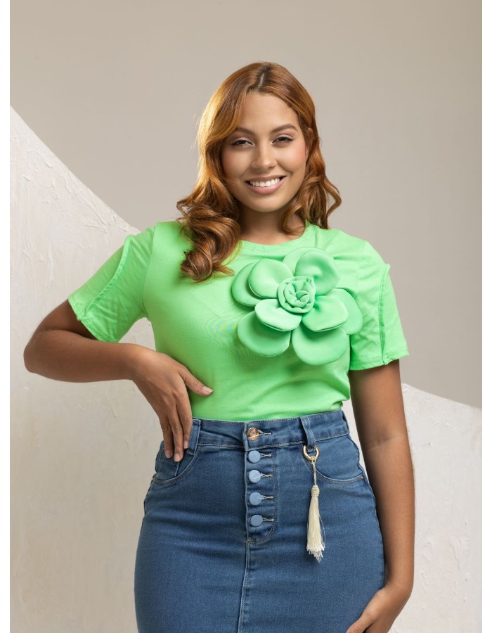 BLUSA COM APLIQUE EM FLOR 