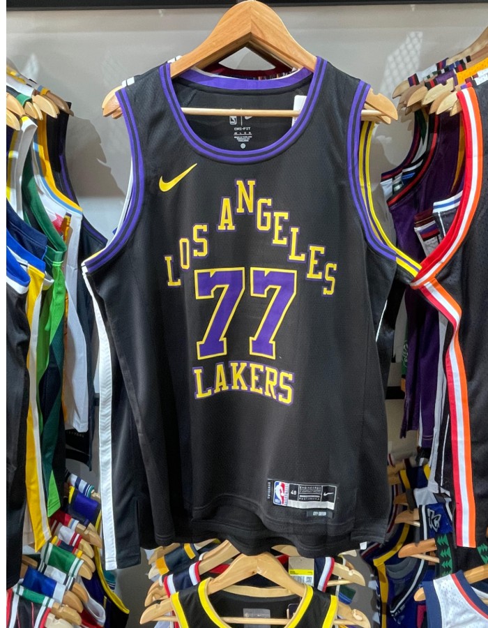 LOS ANGELES LAKERS - 77 DONCIC