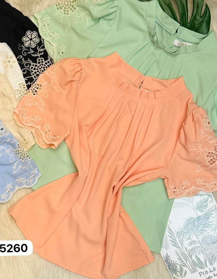 BLUSA CREPE SEDA BORDADA NA MANGA 