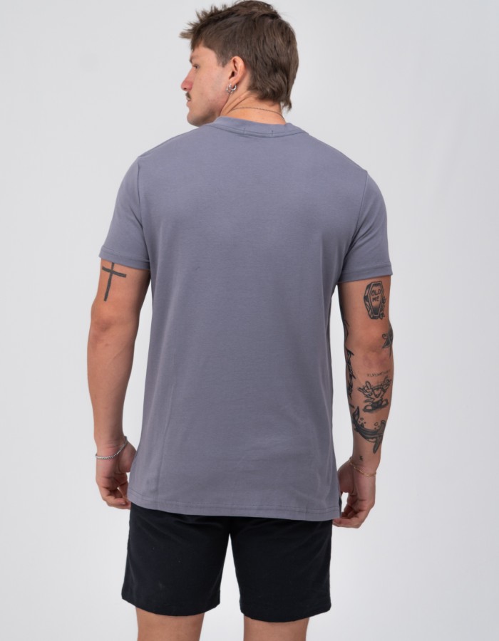 Produto t-shirt-suedine-gola-media-cinza 1