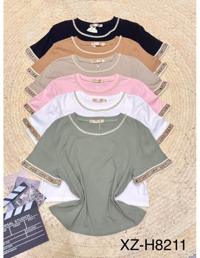 T-SHIRT ALGODÃO C/ ELASTANO BORDADA C/ DETALHE DE BRILHO NA MANGA