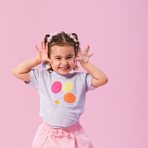 T-SHIRT APLIQUE MENINA