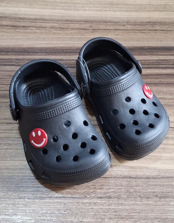 CROCS Yvate