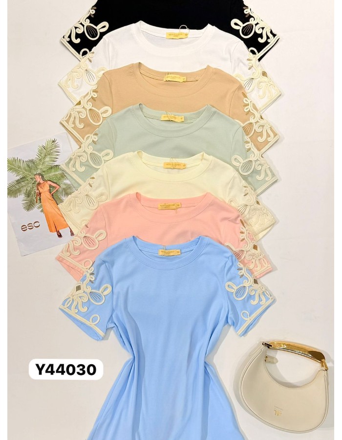 T-SHIRT ALGODÃO C/ ELASTANO DETALHE EM BORDADO