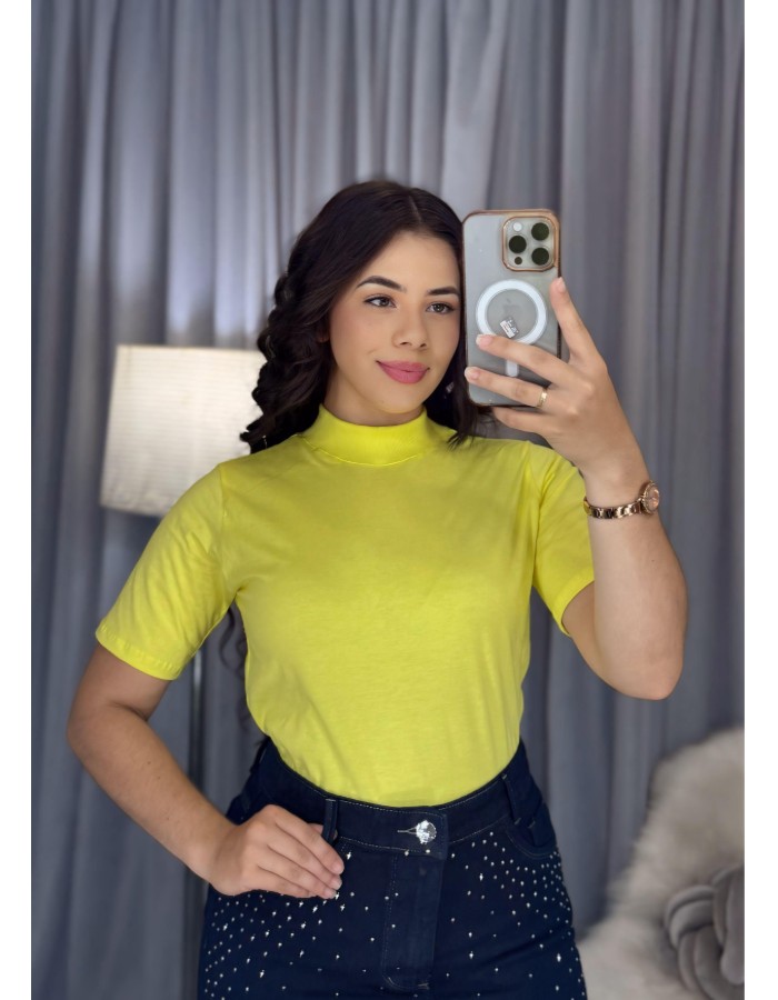 BLUSA DE GOLA ALTA