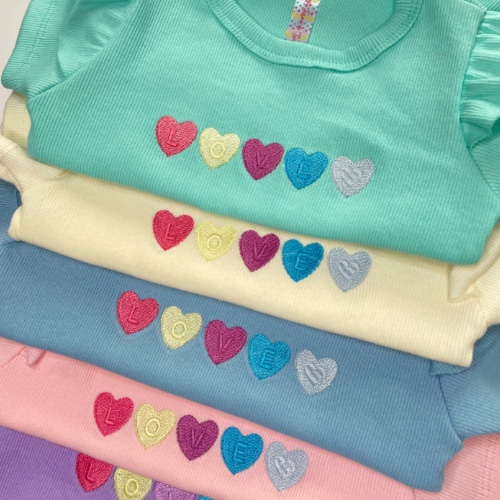 T-SHIRT RIBANA CORAÇÃO MENINA