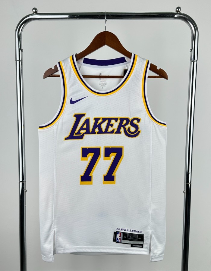 LAKERS - DONCIC 77
