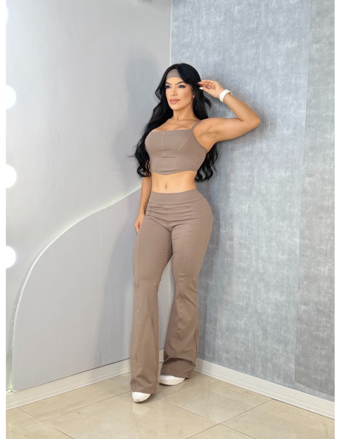 CONJUNTO FLARE COM TIARA