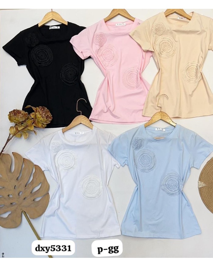 T-SHIRT C/ DETALHES EM CROCHE