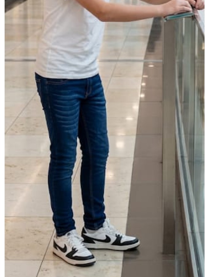 CALÇA JEANS DETALHE