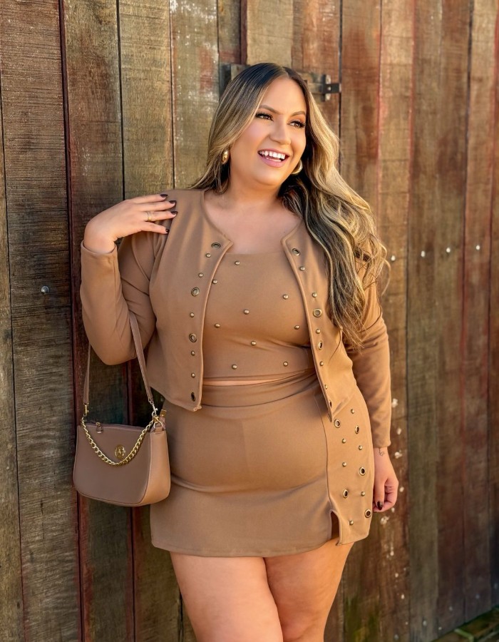 Conjunto Antonela Jaquetinha + short saia