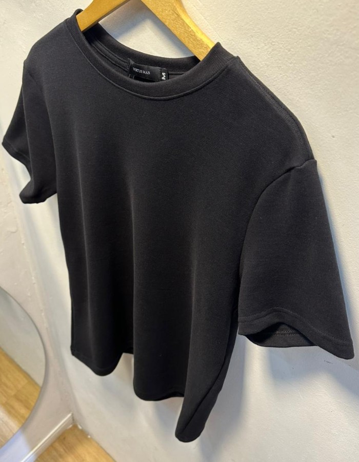 Produto t-shirt-tricot-capri-preto 3