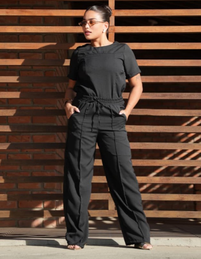 CONJUNTO BLUSA E CALÇA EM CREPE DUNA