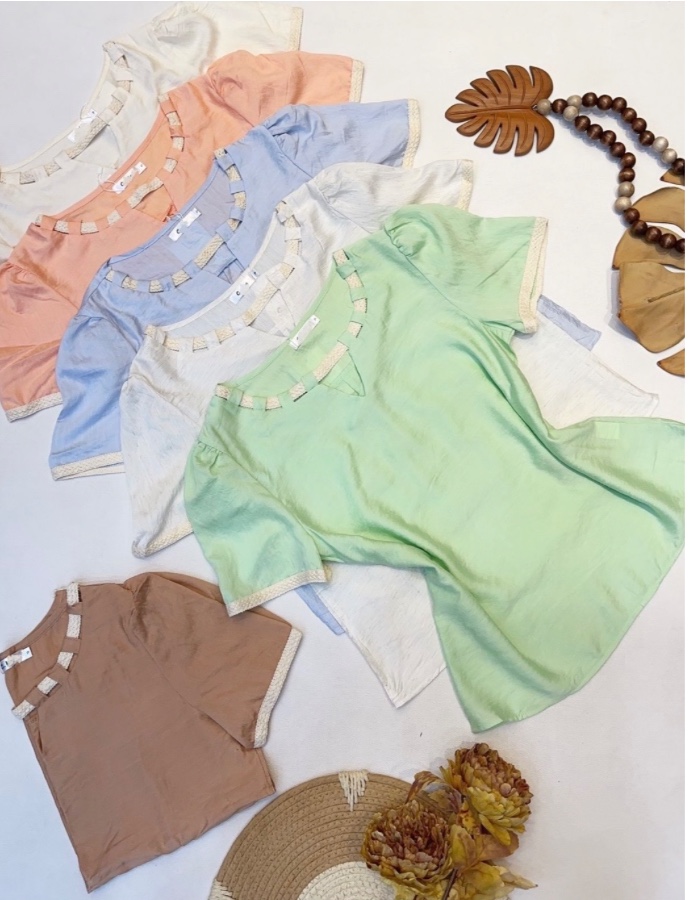 Blusa com detalhes entrelaçados 