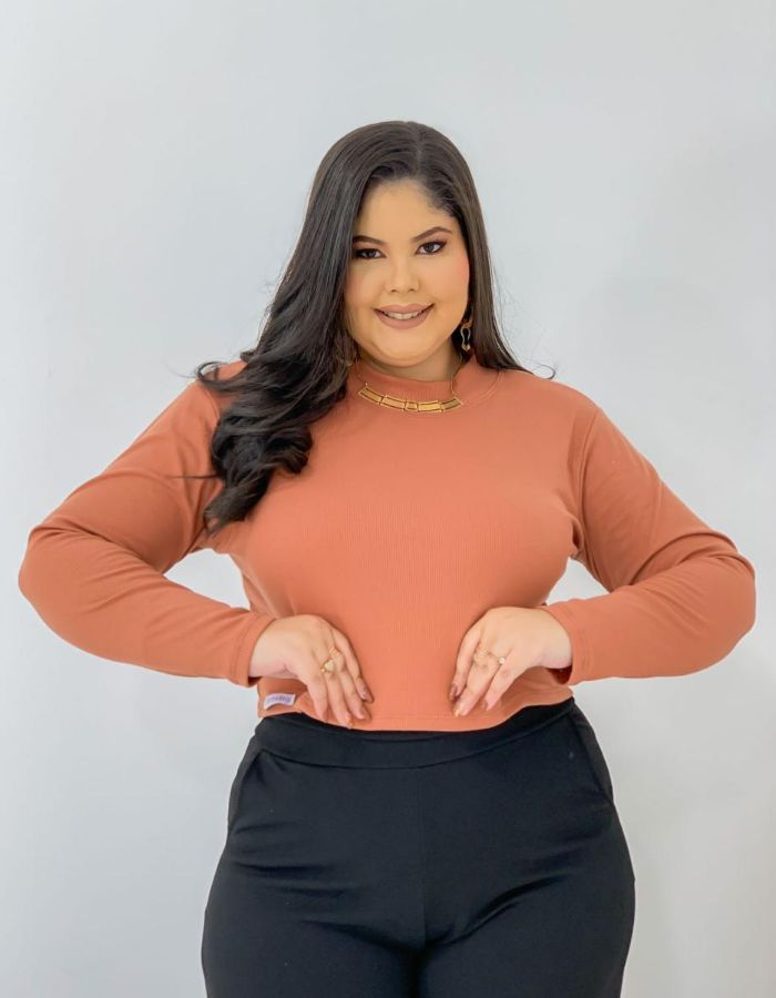 Cropped c/ gola alta e manga longa 