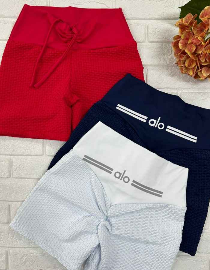 SHORT EMPINA BUMBUM FRANZIDO EM BROCADO