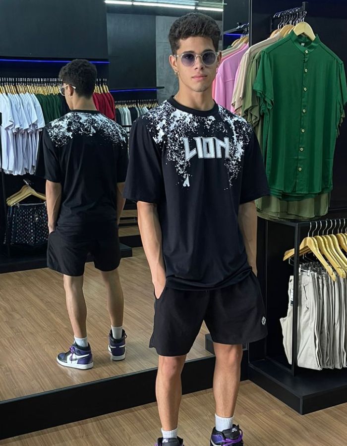 CAMISETÃO LION