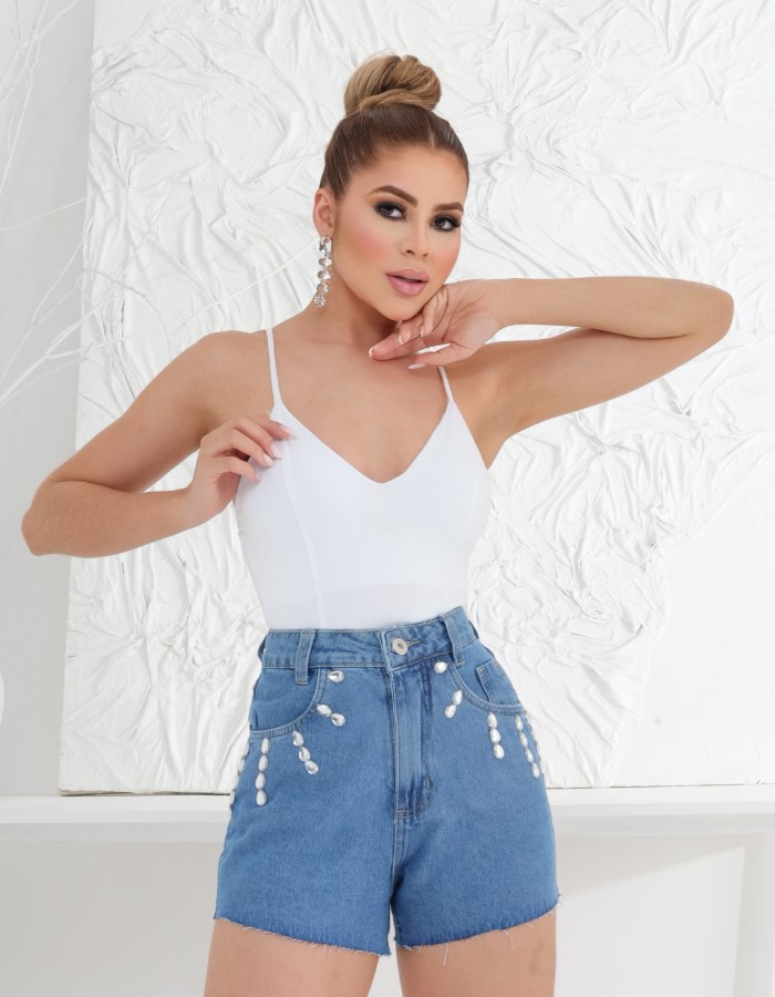 SHORT JEANS COM PEDRARIA