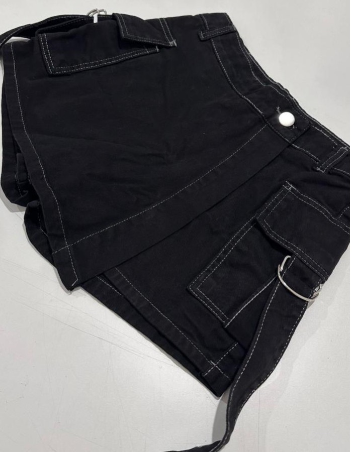 SHORT SAIA BOLSOS COM FIVELA E DETALHE FRONTAL