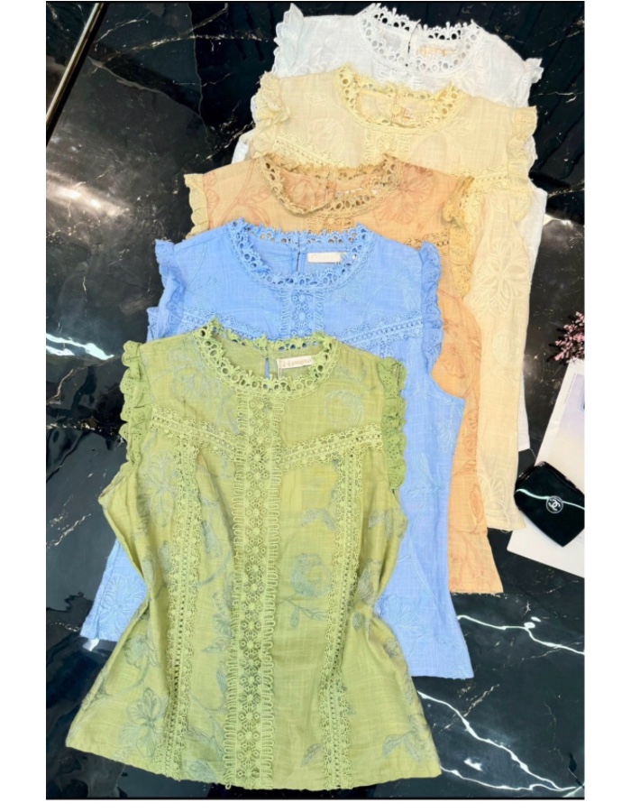 Blusa regata bordada 