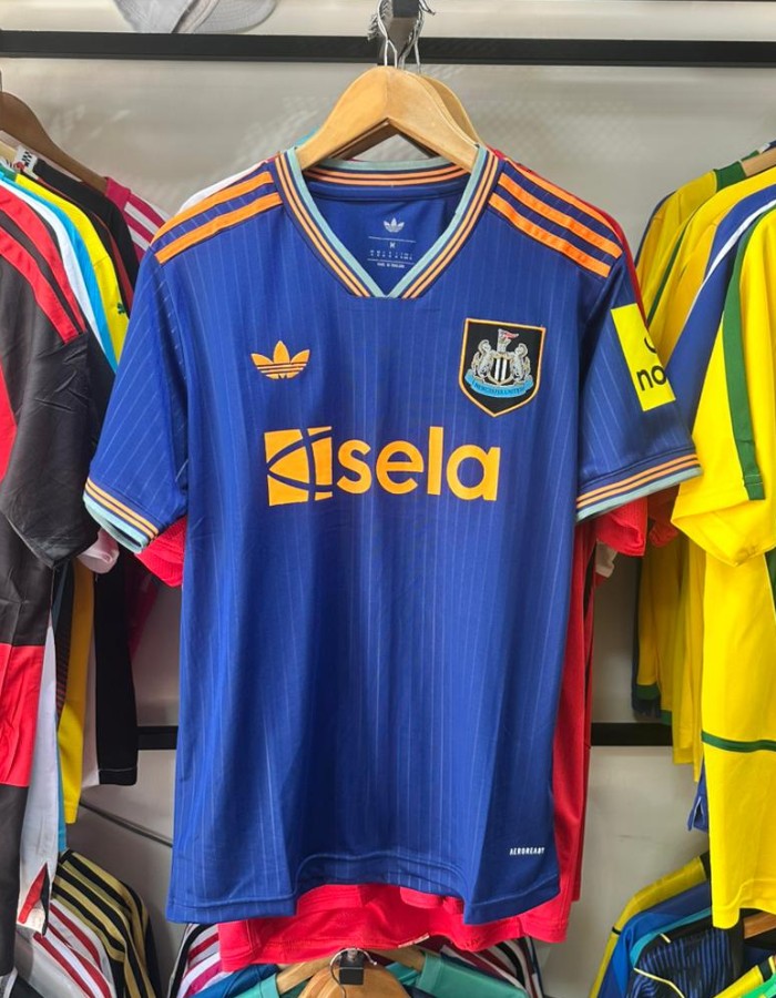 NEWCASTLE 25/26 UNIFORME III