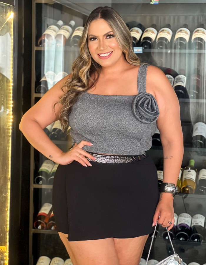 Cropped alça c/ detalhe em flor